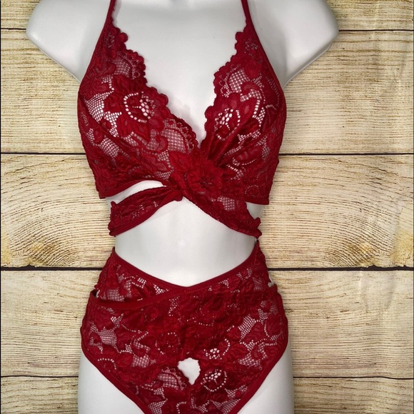 Super Sexy Red Lingerie Set - Picture 2 of 7